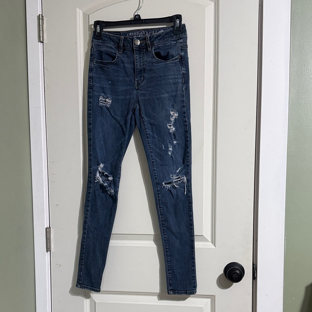 American Eagle Outfitters Women's Ripped Dark Blue Hi-Rise Skinny Jeans. Size 2